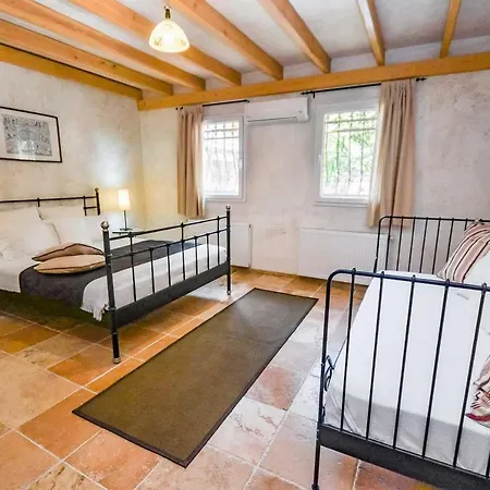 Sleeps 4 Air Con Wifi Villa *