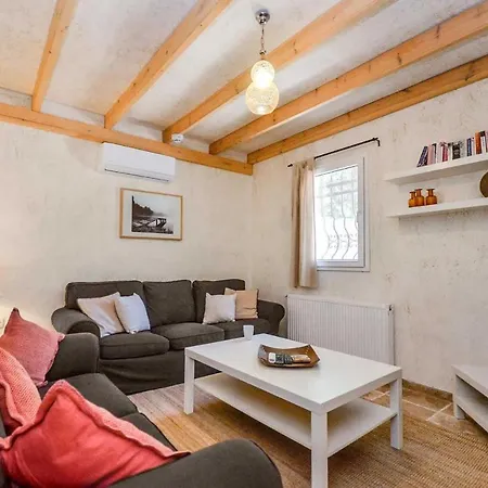 Villa Sleeps 4 Air Con Wifi
