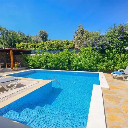 Villa Sleeps 4 Air Con Wifi